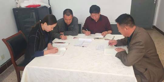 1541336530146795.jpg C:UsersAdministratorDesktop临时文件脱贫攻坚主题党日524669626939127095.jpg